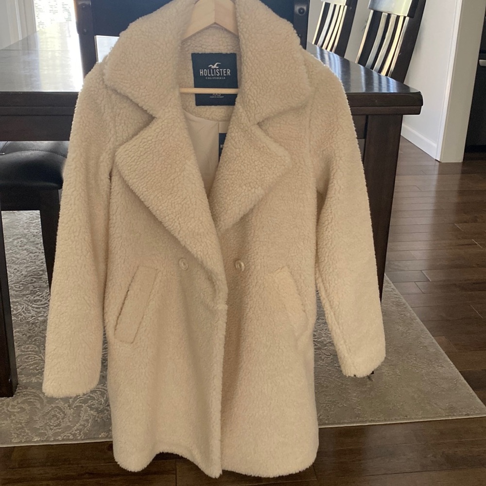 Hollister shepa jacket. Size xxs brand new never worn.